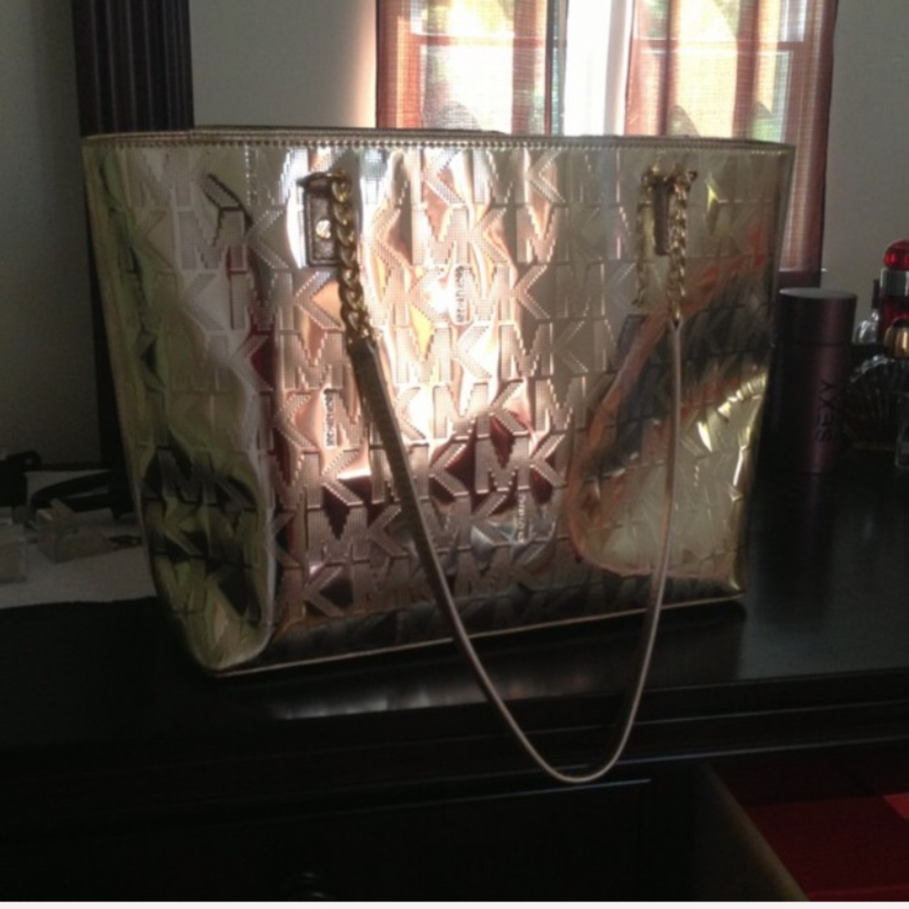 MICHAEL KORS HAND BAG ( GOLD)